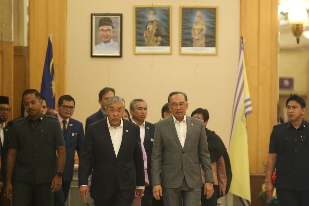 Prime Minister Datuk Seri Anwar Ibrahim (right) and Deputy Prime Minister Datuk Seri Ahmad Zahid Hamidi at the Prime Minister’s Department monthly gathering in Putrajaya this morning. — Picture by Yusof Isa