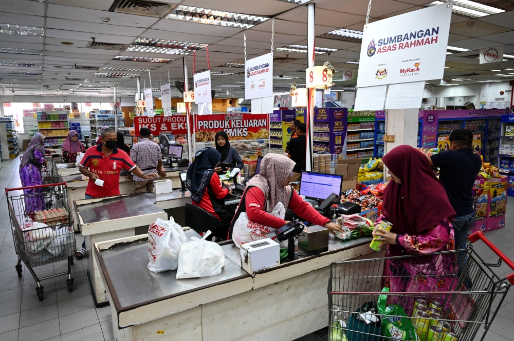 Shoppers pay for their items at a supermarket in Kuala Terengganu, July 23, 2025. — Bernama pic