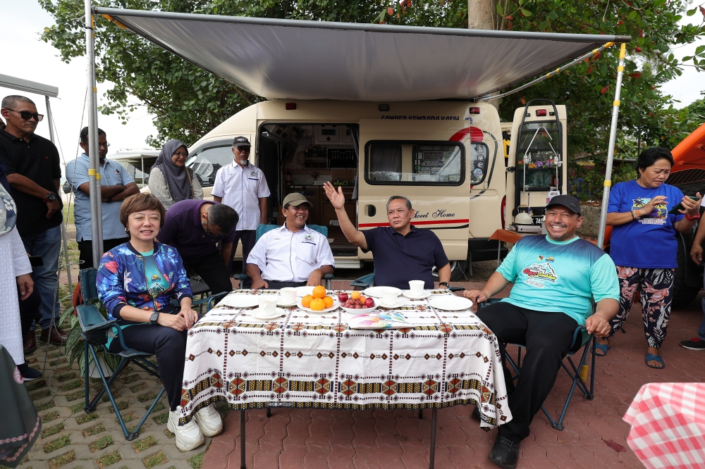 Negeri Sembilan Menteri Besar Datuk Seri Aminuddin Harun visits the Campervan site at Pantai Batu 5 in conjunction with launch of the 2024 Negeri Sembilan Calendar of Events in Port Dickson February 4, 2024. — Bernama pic