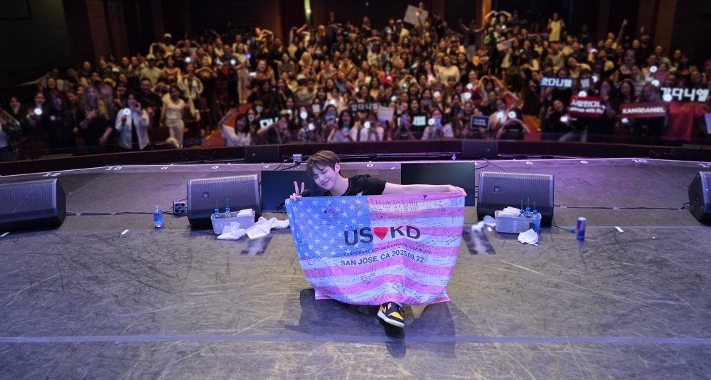 Despite theft and a cancelled show, Kang Daniel stays upbeat and keeps the US tour rolling.