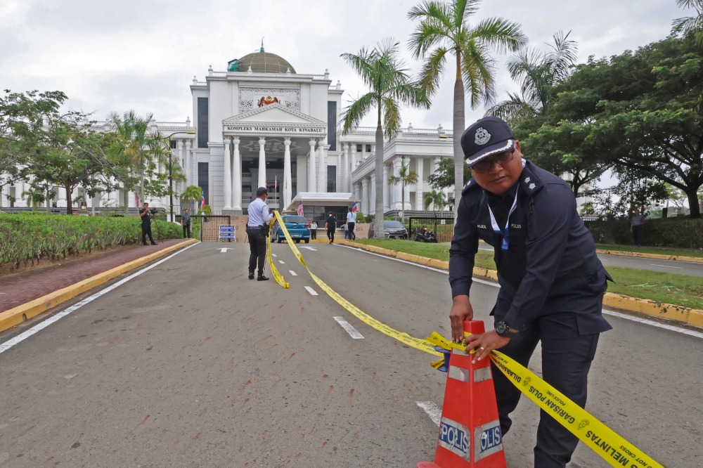 Security members install security tape outside the Kota Kinabalu Court Complex on August 20, 2025,. — Bernama pic