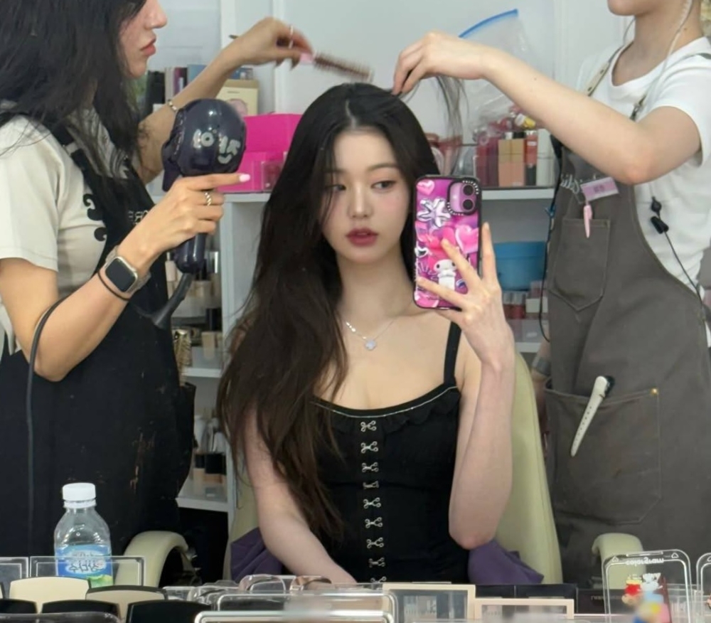 Ive’s Wonyoung has crowned durian her new fave fruit after first real taste in Macau.