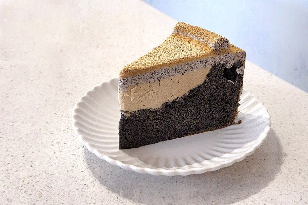 Black Sesame Roasted Soybean Cake. 