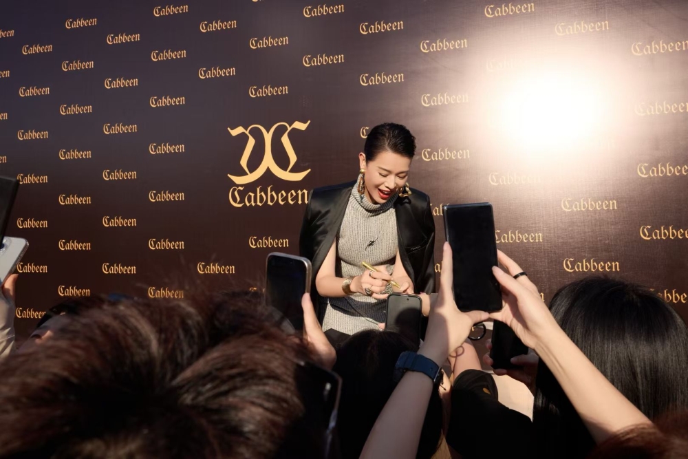 The spectacle drew a lineup of celebrities including Jacky Heung, Alex To, Jerry Lamb, Edmond Leung, Daniel Chan, Myolie Wu and Jackie Lui, who walked the brand’s signature yellow carpet in CABBEEN’s latest collection. — Pictures courtesy of CABBEEN