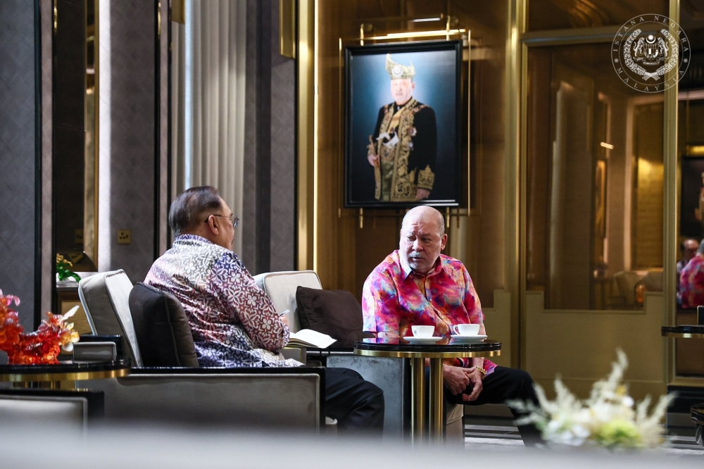 His Majesty Sultan Ibrahim, the King of Malaysia, receives a briefing from  Prime Minister Datuk Seri Anwar Ibrahim (left) at Istana Bukit Tunku on Sept 25, 2025. — Johor Royal Press Office pic