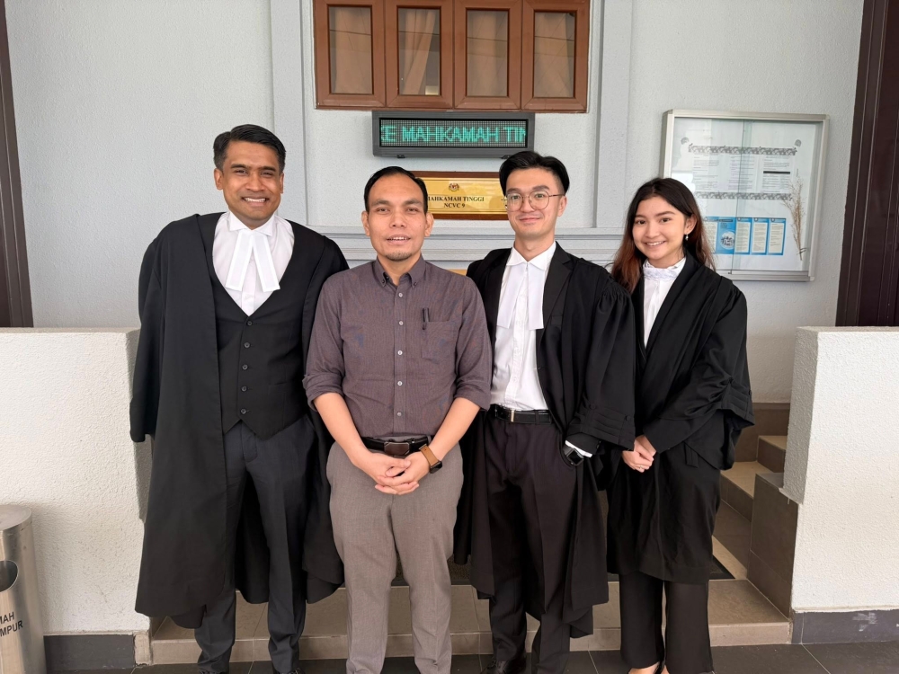 Bangi MP Syahredzan Johan (second from left) poses with his lawyers at the Kuala Lumpur Court Complex on Sept 22, 2025. — Syahredzan Johan pic