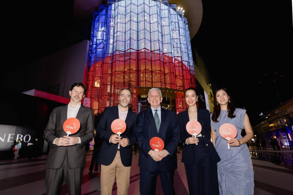 Chile kicks off its ASEAN Business Summit 2025 in Bangkok with a striking flag display at Siam Paragon to mark a decade of its Thailand FTA and its upcoming National Day.