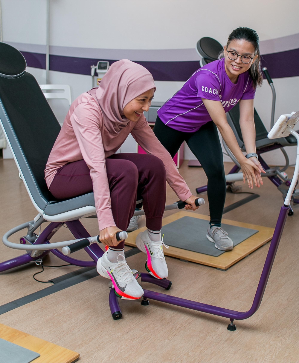 Curves workout guided by a coach at Curves Indera Mahkota 7 in Kuantan. — Picture courtesy of Curves