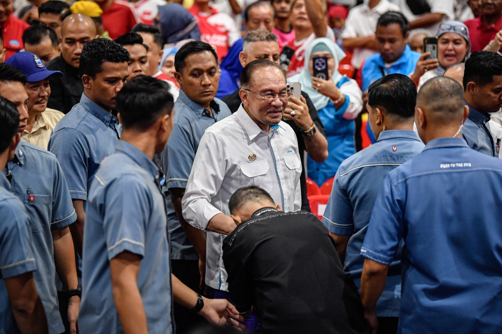 Prime Minister Datuk Seri Anwar Ibrahim said the Sabah State Legislative Assembly should be dissolved by November 11 and reminded all parties to remain united and avoid any hostility that could threaten unity. — Bernama pic