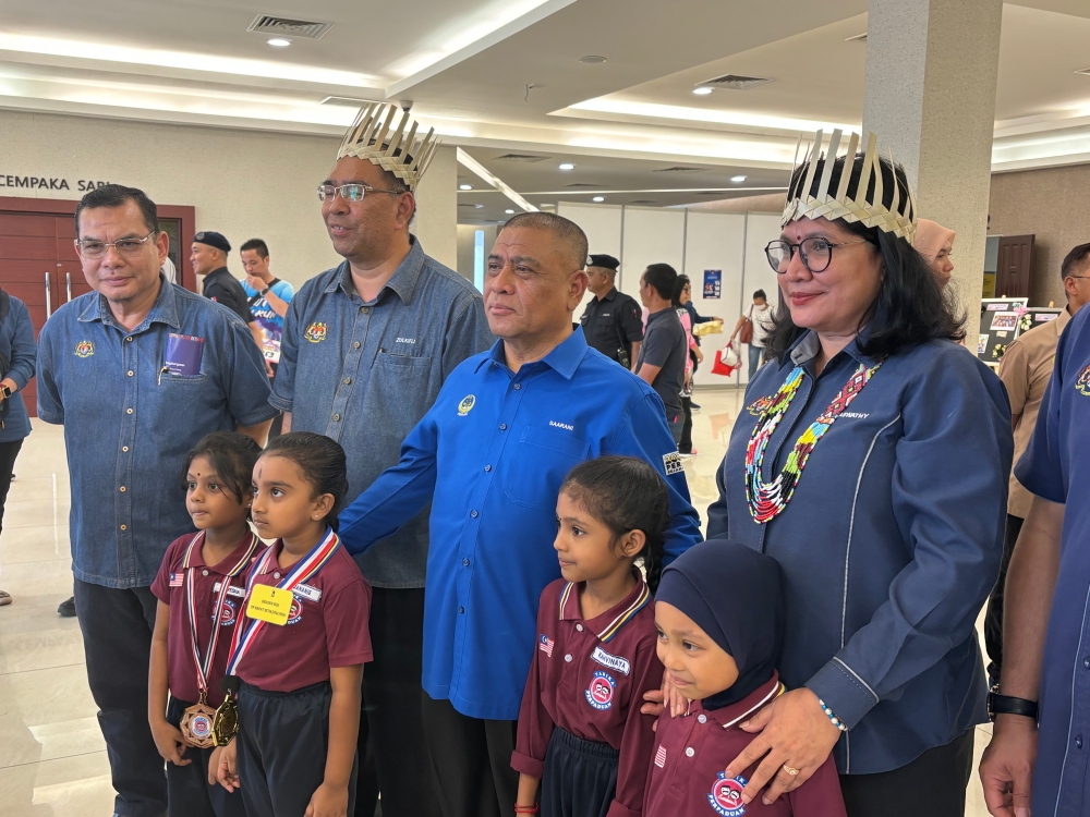 Perak Menteri Besar Datuk Seri Saarani Mohamad officiated the state level Unity Week celebration at the Stadium Indera Mulia in Ipoh, Perak. — Picture by John Bunyan