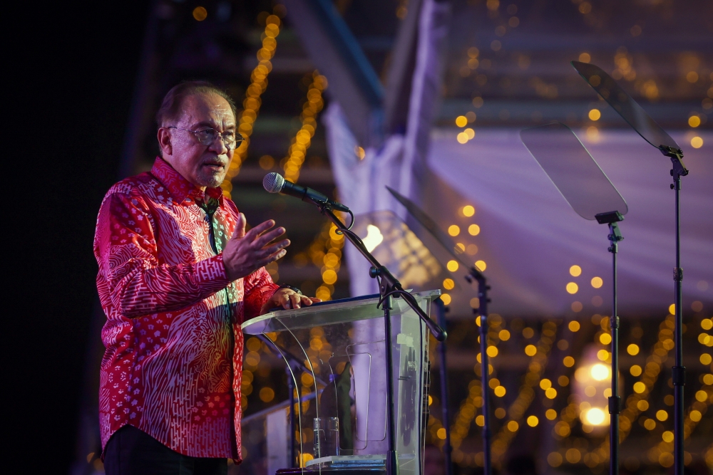Prime Minister Datuk Seri Anwar Ibrahim said that the education sector must also play its role in constructing the history of Malaysia, emphasising that this should be achieved through independent research. — Bernama pic