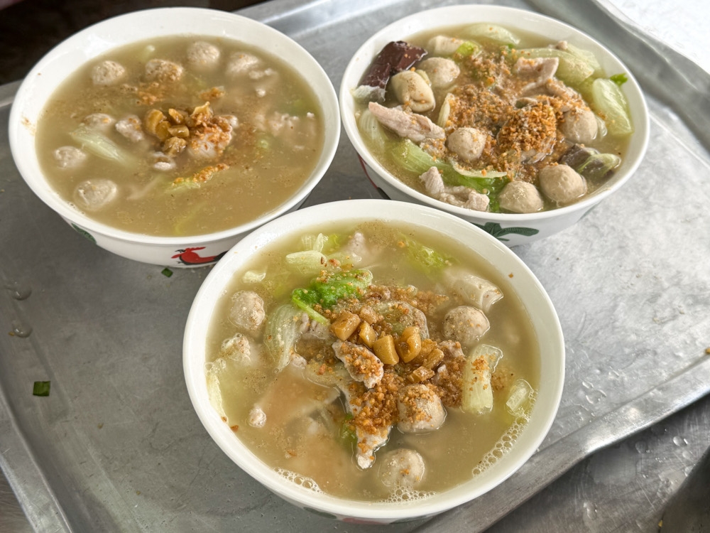 Bowls brimming with ingredients and broth are the draw at this stall along the busy Taman Muda food street. — Picture by Lee Khang Yi