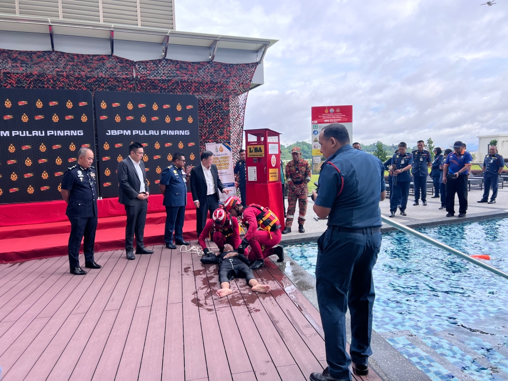 Penang Chief Minister Chow Kon Yeow watches a safety demonstration of a pool rescue in Seberang Perai on Sept 29, 2025. — Picture by Opalyn Mok