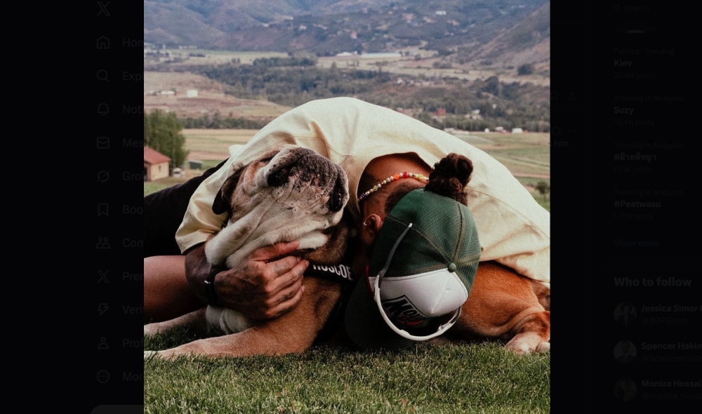 Roscoe had been a fixture at Hamilton’s events and was often seen with the sportsman in the paddock. — Picture via X/Twitter