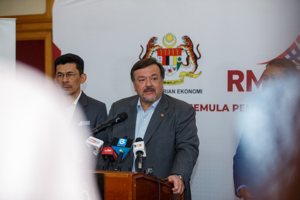 Finance Minister II Datuk Seri Amir Hamzah Azizan said based on the data received, the country’s economic figures remain intact.— Picture by Raymond Manuel