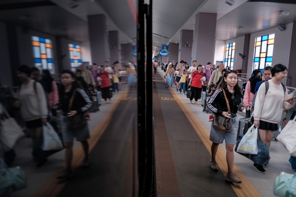 On August 30, KTMB introduced the daily ETS service for the KL Sentral-Kluang sector, which received overwhelming response with 4,461 passengers recorded on weekdays (Monday to Thursday) until September 28. — Bernama pic 