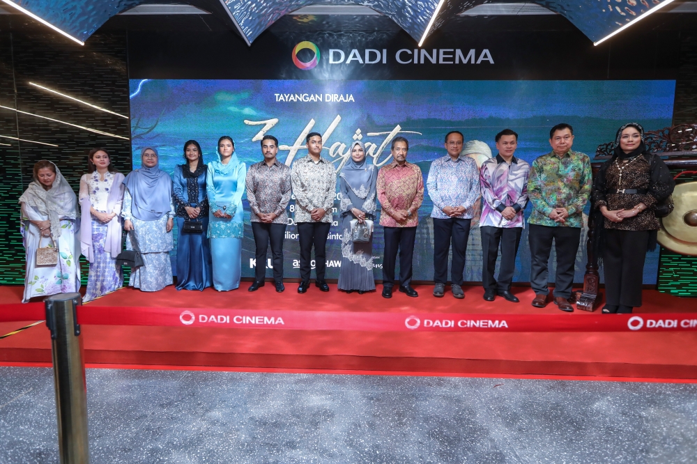 Sultan of Terengganu Sultan Mizan Zainal Abidin (fifth from right), Sultanah Nur Zahirah (sixth from right) and other members of the Terengganu royal family with Astro Shaw head Raja Jastina Raja Arshad (second from left) at the 3 Hajat screening in Dadi Cinema, Pavilion Kuala Lumpur. — Picture courtesy of Astro Shaw