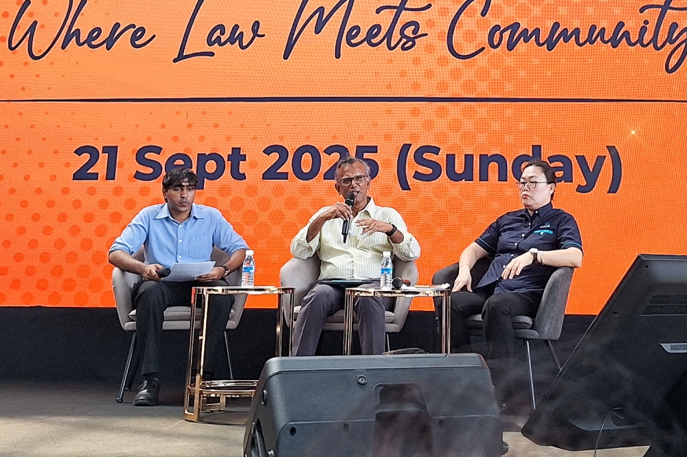 Lawyer Mohanthas Narayanasamy, member of both the Bar Council’s Personal Data Protection Committee and the Legal Tech, AI and Sandbox Committee, speaks at a talk titled ‘Scam Prevention and Awareness’ at Malaysian Bar’s MyBar Carnival 2025. — Picture by Ida Lim