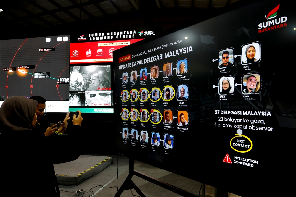 The Sumud Nusantara Command Centre (SNCC) in Sepang releases the names of 27 Malaysian delegates involved in the Global Sumud Flotilla (GSF) on October 2, 2025, following the interception of two ships by the Israeli military. — Bernama pic