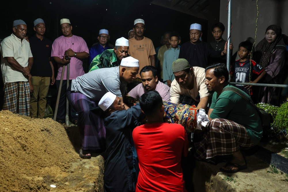 Muhammad Ammar Muhammad Badrul, who died after being beaten with a hammer by his uncle, is buried at the Kampung Mujur Muslim Cemetery in Bachok on October 1, 2025. — Bernama pic