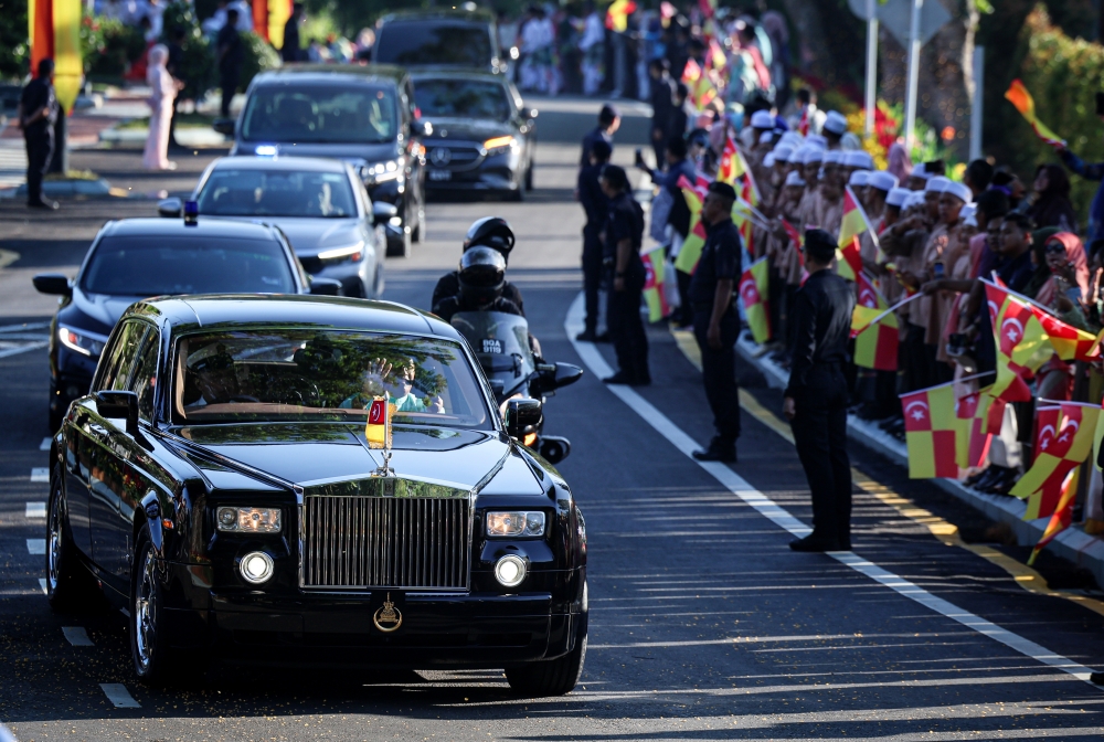 A Rolls Royce carrying the Sultan of Selangor, Sultan Sharafuddin Idris Shah, enters the main route of Istana Alam Shah in conjunction with the Royal Wedding Procession of the Raja Muda of Selangor, Tengku Amir Shah Sultan Sharafuddin Idris Shah, and his bride, Afzaa Fadini Abdul Aziz, at Istana Alam Shah in Klang, October 2, 2025. — Bernama pic 