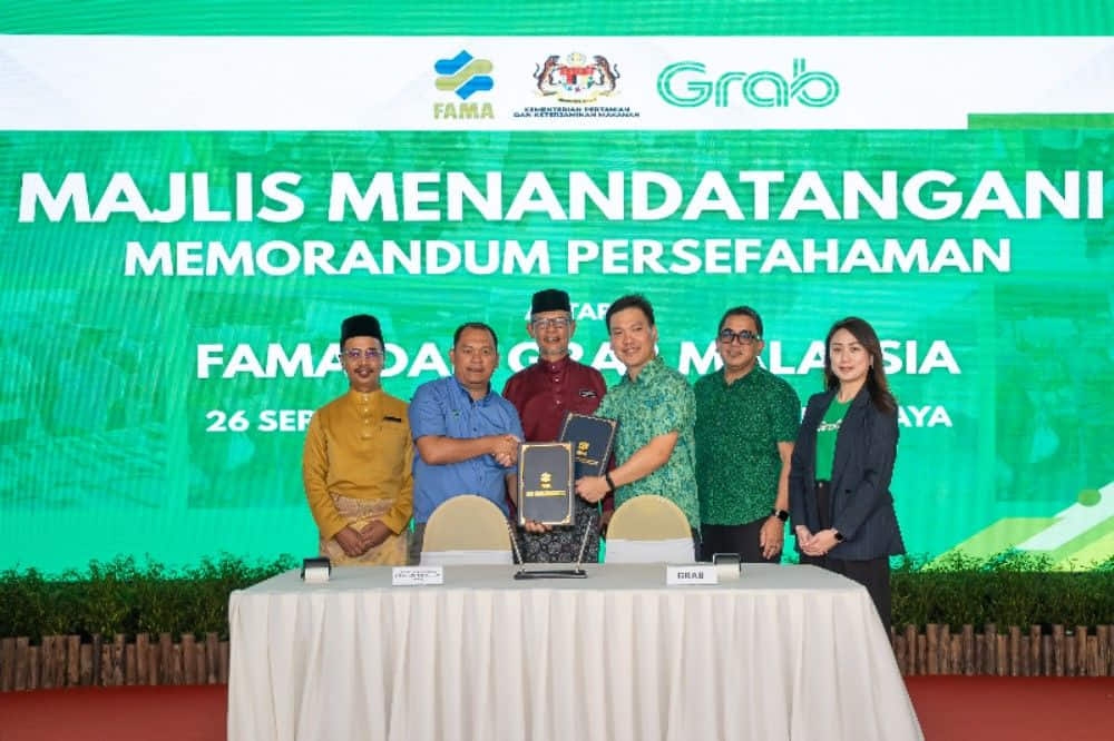 Grab Malaysia has deepened its collaboration with the Federal Agricultural Marketing Authority (Fama) to further digitise Malaysia’s traditional markets. — Picture courtesy of Grab
