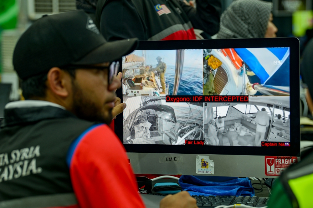 CCTV footage showing Israeli forces intercepting the vessel Oxygono at 11.20am (Malaysian time) broadcast live today at the Sumud Nusantara Control Centre (SNCC) in Sepang, October 2, 2025. — Bernama pic 