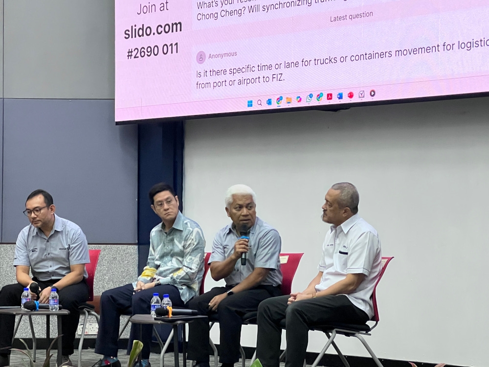 The town hall session on the Penang LRT Mutiara Line. — Picture by Opalyn Mok     