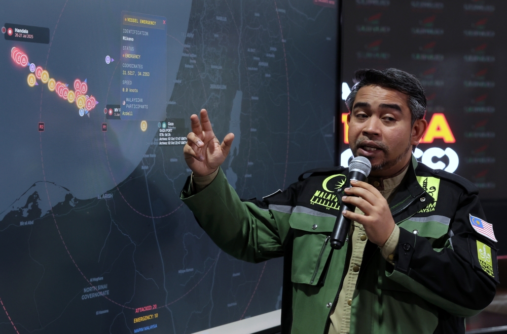 SNCC director-general, Datuk Dr Sani Araby Abdul Alim Araby, said they believe that the social media influencer and other participants on board the vessel had been moved to land after being without contact for over 20 hours. — Bernama pic