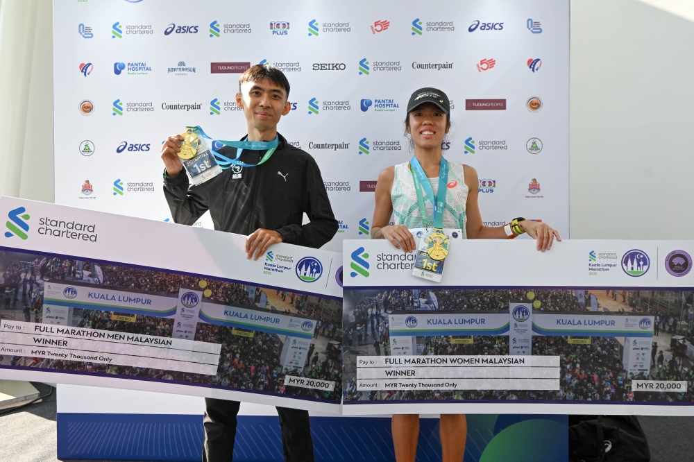 Malaysian Full Marathon Open category winners Yeow Ni Jia (left) and Michelle Chua pose together after completing the Kuala Lumpur Standard Chartered Marathon 2025 in Kuala Lumpur October 5, 2025. — Bernama pic