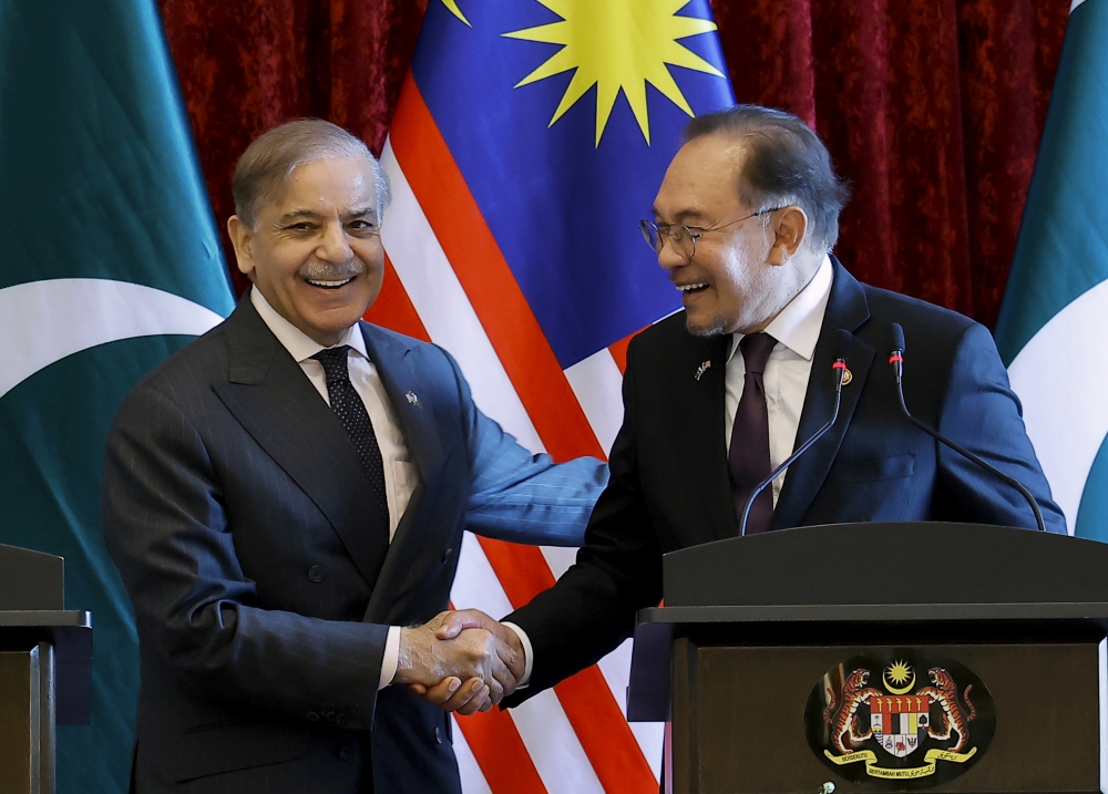 Prime Minister Datuk Seri Anwar Ibrahim and Pakistan’s Prime Minister Muhammad Shehbaz Sharif attend a joint press conference at the Perdana Putra building in conjunction with his official visit to Malaysia, October 6, 2025. — Bernama pic 