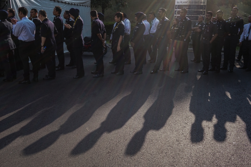 File photo for illustration purposes only. Madius Tangau has urged the Election Commission to avoid setting Sabah’s nomination and polling days on Fridays, Saturdays or Sundays out of respect for all faiths. — Picture by Ahmad Zamzahuri