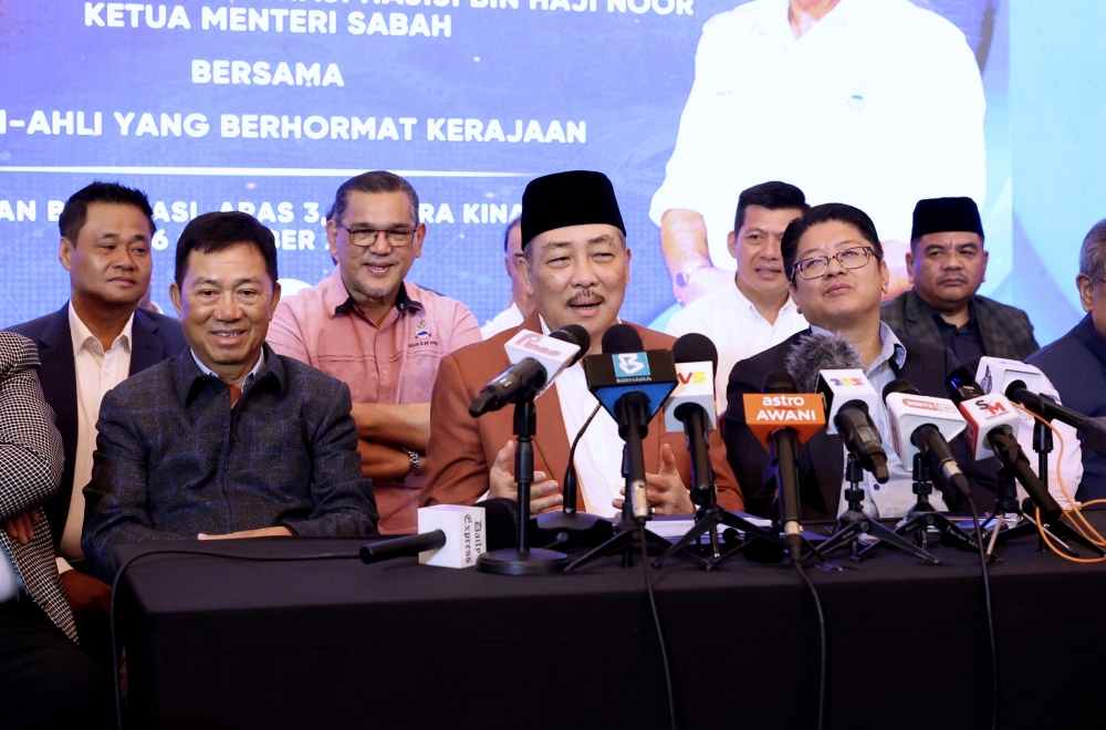 Datuk Seri Hajiji Noor announces the dissolution of the Sabah state assembly in Kota Kinabalu October 6, 2025. — Bernama pic