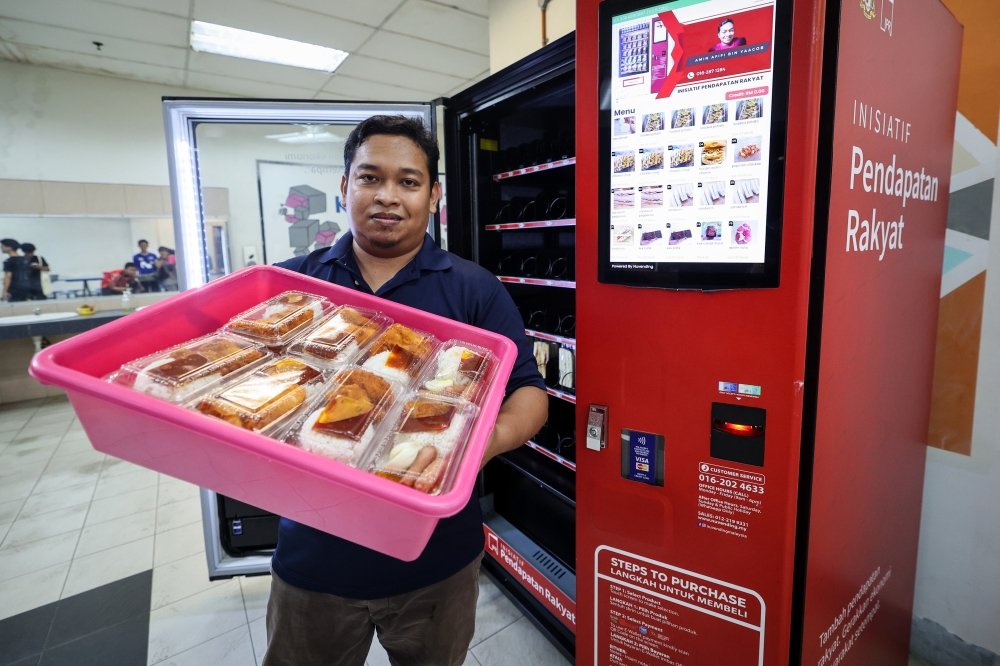 Amin Afifi Yaakob, 36, from Bukit Minyak, Penang, runs a vending machine business under the IPR's Food Entrepreneur Initiative since October 2024 supplying freshly cooked meals to UiTM students that earns him an income between RM10,000 and RM15,000 a month. — Bernama pic