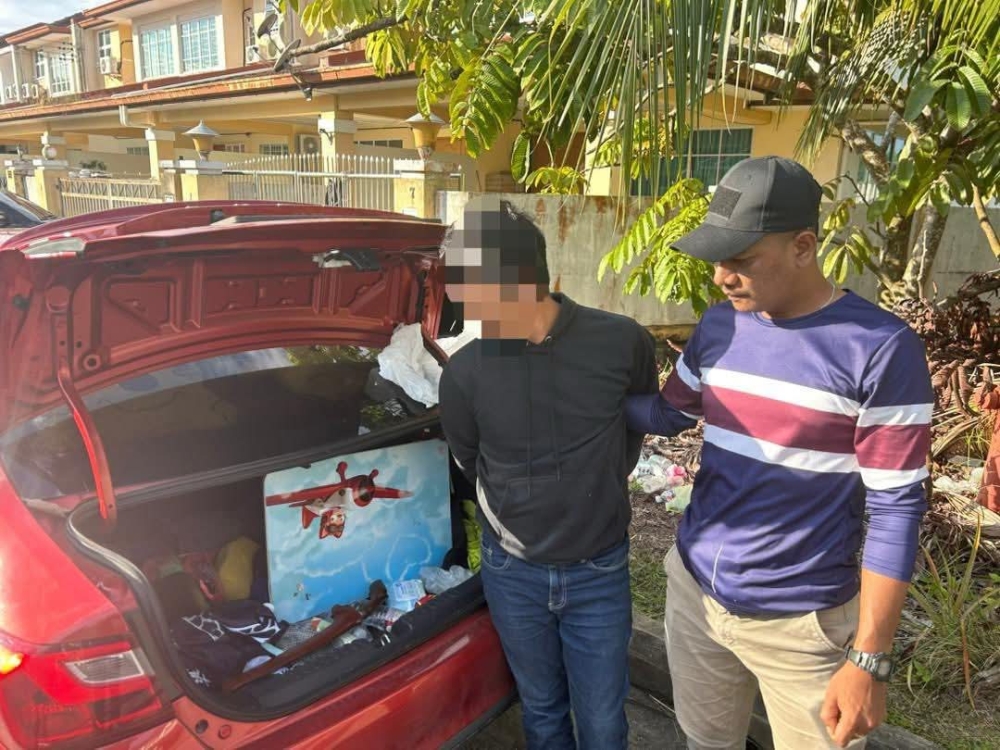 Police arrested the suspect after a report was made on October 6, 2025 from a 34-year-old private company employee, believed to be the target of the threats. — The Borneo Post pic