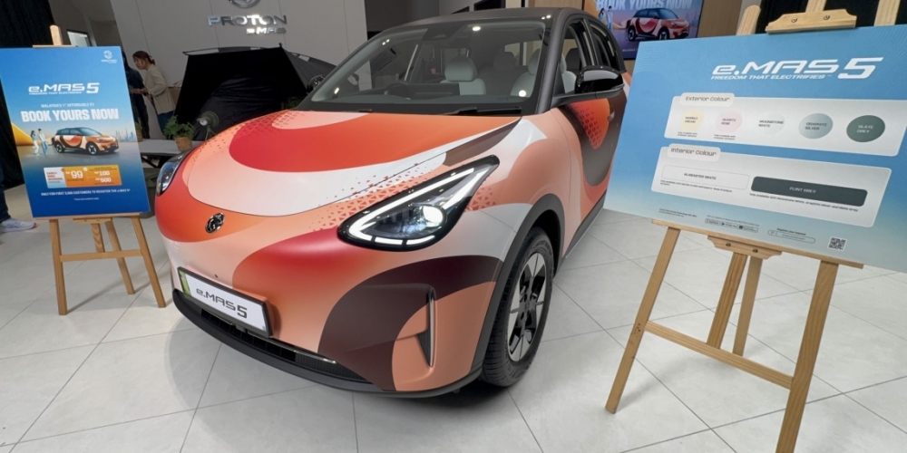 The Proton e.MAS 5 cuts a clean, modern figure — Malaysia’s first affordable EV with proper road presence. — SoyaCincau pic
