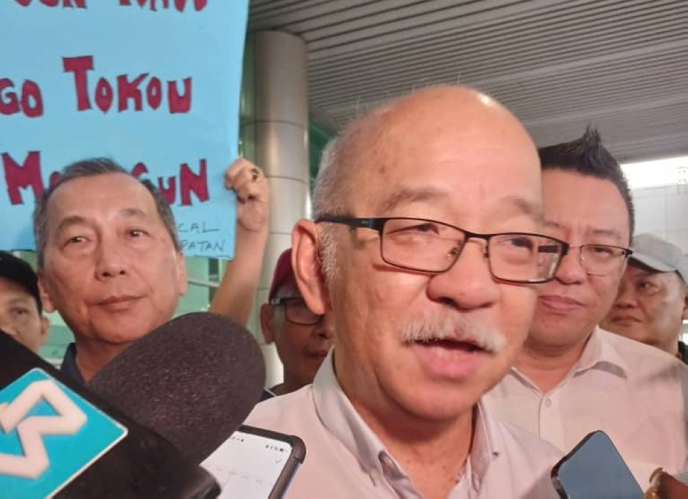 SAPP president Yong Teck Lee says he expects the Gabungan Rakyat Sabah coalition to fall apart by nomination day, paving the way for a new local-based Sabah Bloc. — The Borneo Post pic