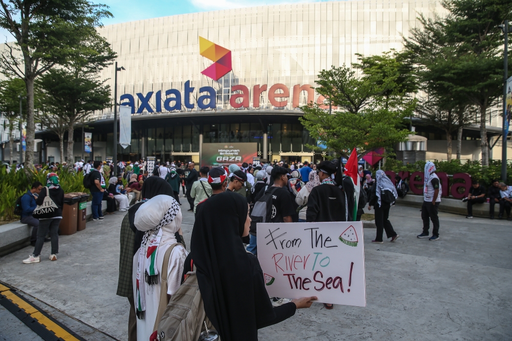 People attend the Gaza solidarity gathering at Axiata Arena in Bukit Jalil, October 8, 2025. — Picture by Firdaus Latif