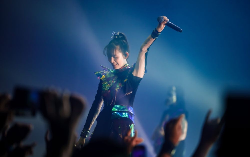 Su-metal showcasing her aura to the crowd during Babymetal’s explosive performance at Zepp KL on October 6. — Picture courtesy of ACO Media
