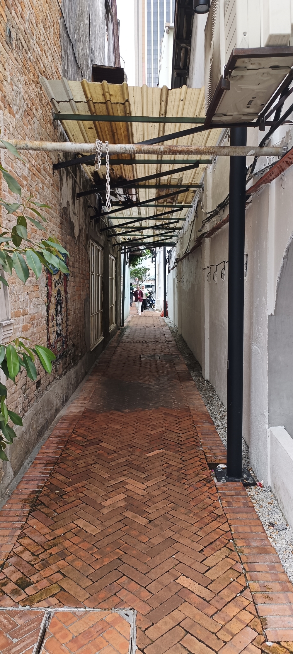 Laneways behind Jalan Hang Lekiu along Jalan Tun H S Lee. — Picture by R. Loheswar