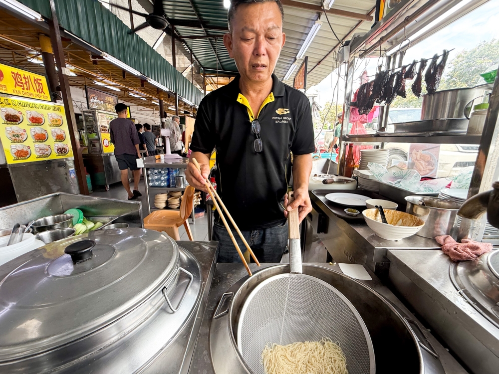 Andy Lew is back in business serving his signature goodies in PJ's Damansara Jaya -- Picture by Lee Khang Yi