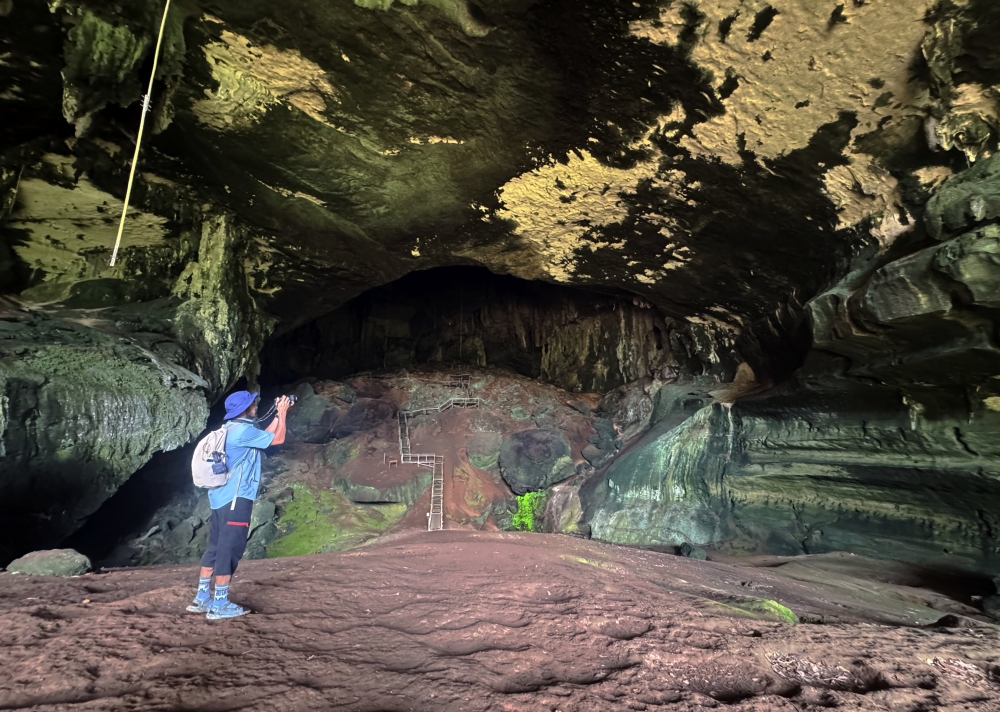 The adventure begins at the Niah National Park registration counter, followed by a three-minute boat ride across the Niah River. From there, visitors embark on a trail leading to a network of caves of varying sizes and formations. — Bernama pic