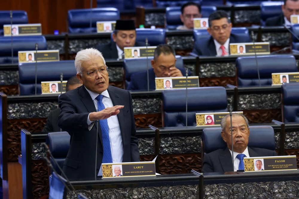 Opposition Leader Datuk Seri Hamzah Zainudin pointed out that although the Budget aims for a Gross Domestic Product (GDP) growth of 4 to 4.5 per cent, just RM420.2 billion funded directly by the government, while the remaining RM50.8 billion came from government-linked investment companies (GLICs), federal statutory bodies, and companies linked to the Ministry of Finance. — Bernama pic 