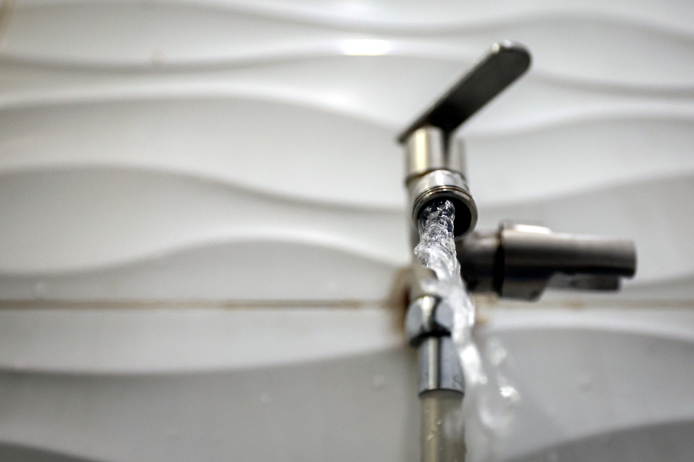 The Consulate General of China in Kota Kinabalu has refuted claims circulating on social media that they had issued a ‘strong warning’ to the Sabah government over the state’s ongoing water supply crisis. — Bernama pic