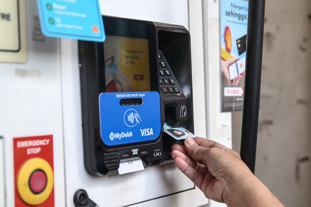 The Malaysian government had opted to use the Budi95 programme rather than float the RON95 petrol price and using cash transfers to Malaysians to offset the higher costs. — Picture by Yusof Mat Isa