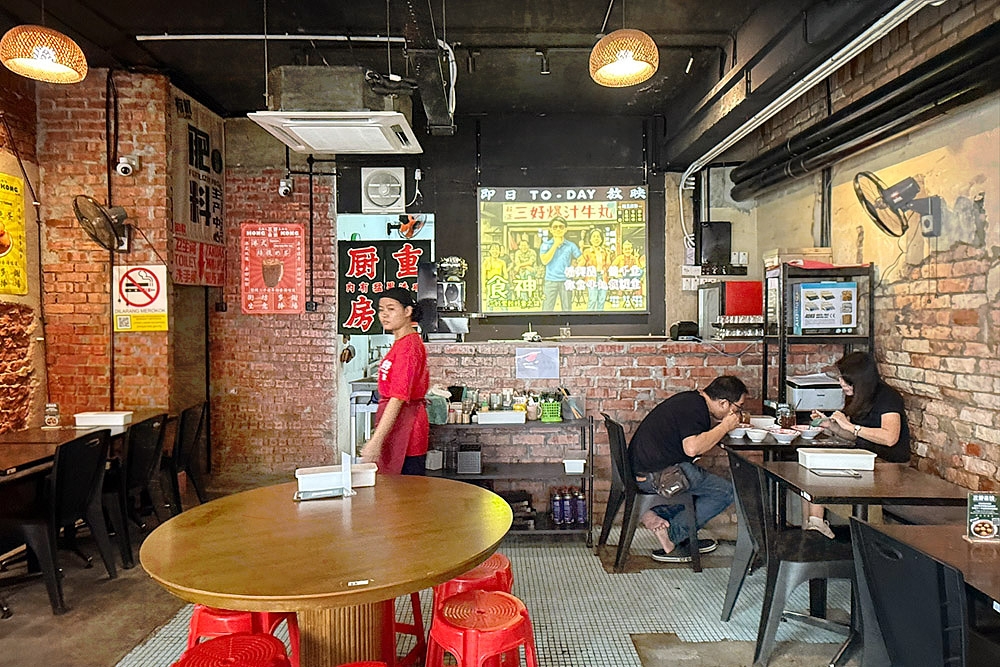 San Hao Wonton and Dumpling serves Hong Kong favourites. — Picture by CK Lim