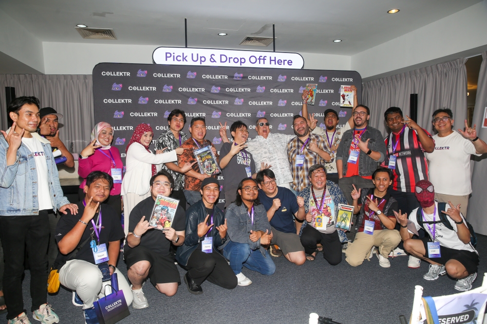 Bob Layton poses for a photo with his Malaysian fans on October 4, 2025. — Picture by Choo Choy May