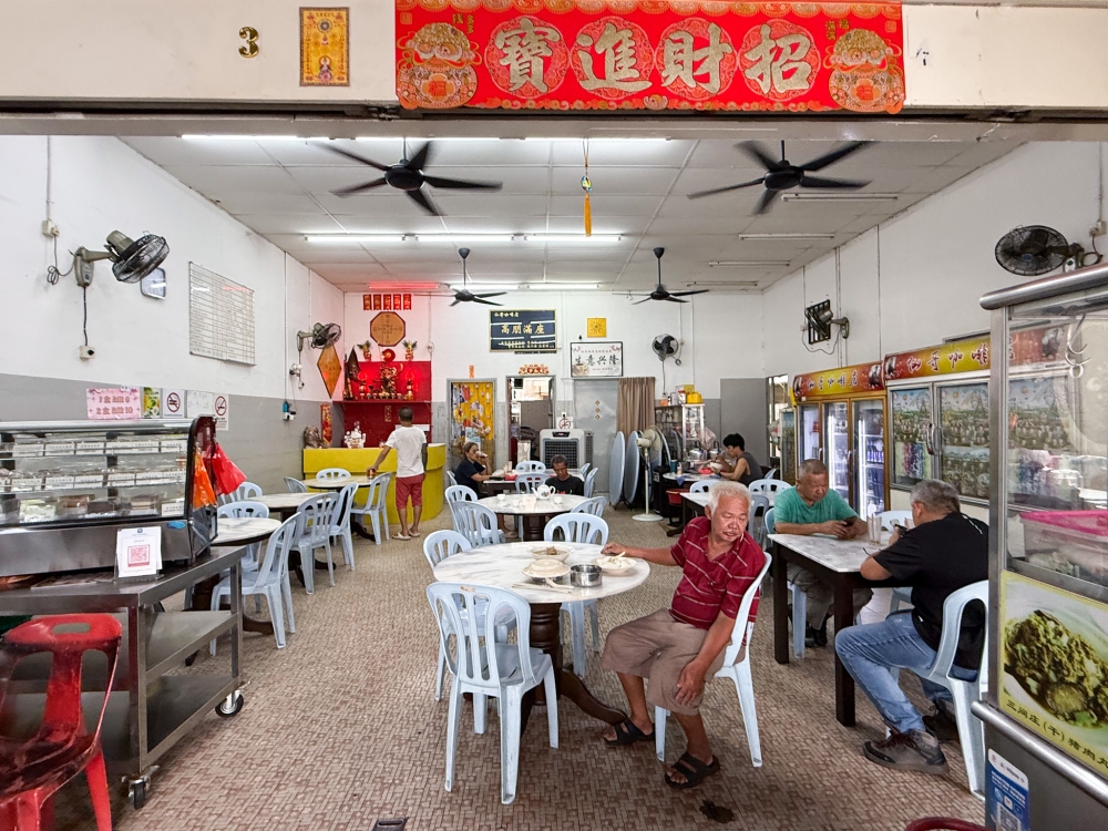 The space is more comfortable with ‘faux’ marble tables and chairs inside the coffeeshop. — Picture by Lee Khang Yi