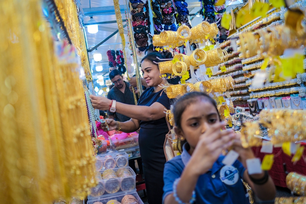 Vibrant scenes in Brickfields as shoppers hunt for accessories and decorations. — Bernama pic