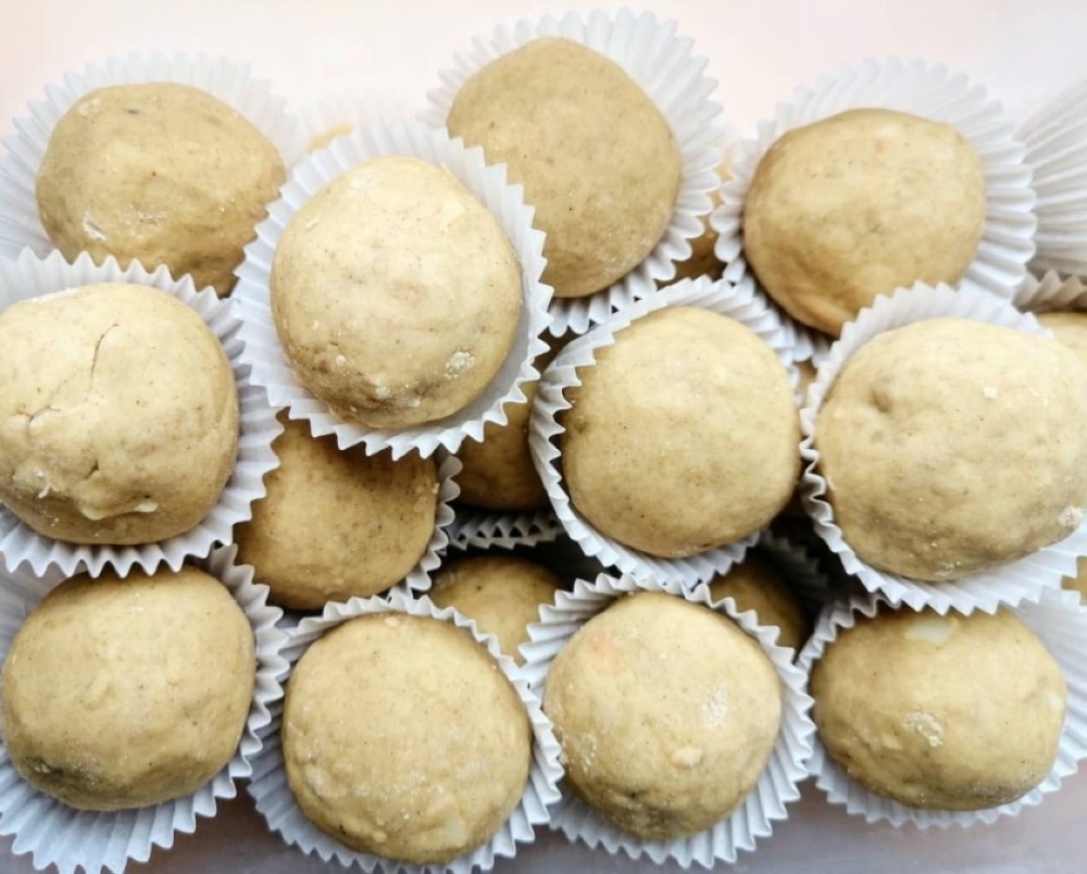 ‘Nei urundai' is made from green gram or mung bean flour, sugar, spices like cardamom, and of course, ghee. — Picture via Instagram/the.epicure.mum